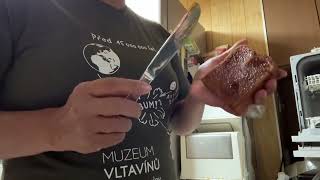 美味しいマーマイトのサンドイッチを作ってるだけの動画