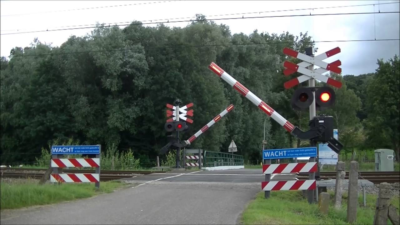 Elektronische overwegbel vervangen door een mechanische bel @Spaubeek ...