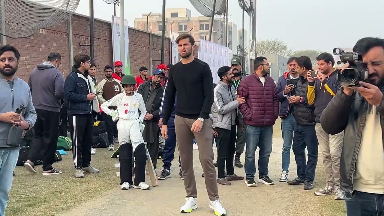 Shaheen Sha Afridi Strat the bowling in Lahore Qalandar high performance centre @Sportsinsider57 