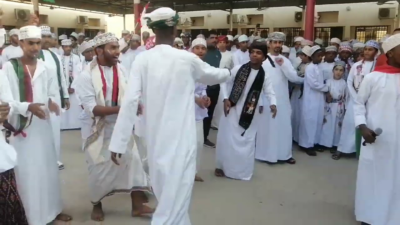 احتفال مدرسة عبد بن الجلندى للتعليم الأساسي بالعيد الوطني ال52 المجيد