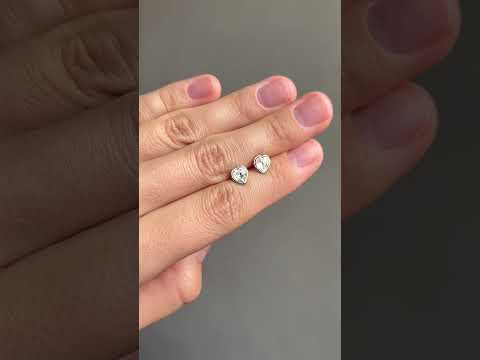 Сережки цвяшки фіаніт серце медична сталь родій (x118), видео 1