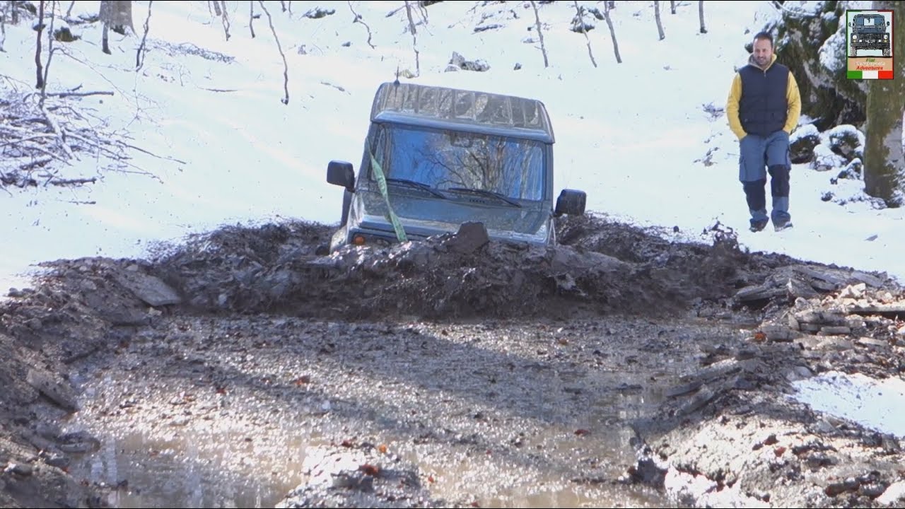Новый Suzuki Jimny в серьезном и тяжелом испытании! Часть 1: глубокая грязь.