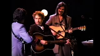 It's still blowin' in the wind - a classic performance of Dylan's first masterpiece, from NYC, 2002