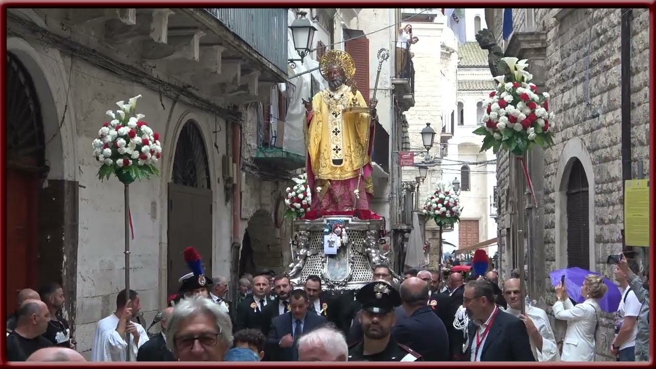 Bari, Domenica 19 Maggio 2024. Processione dalla Cattedrale in Basilica rientro Statua del Santo.