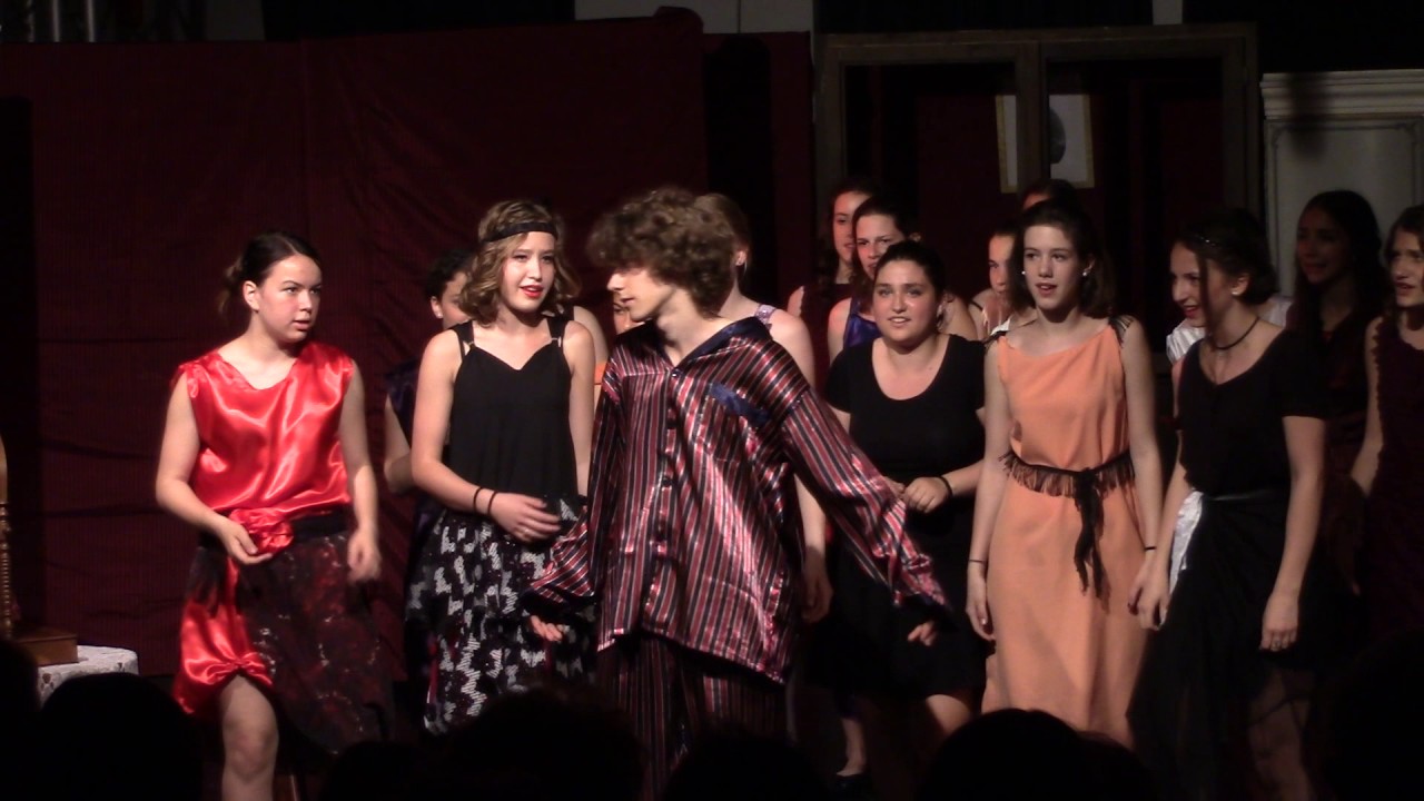 Vesztegzár a Grand Hotelben 2/6