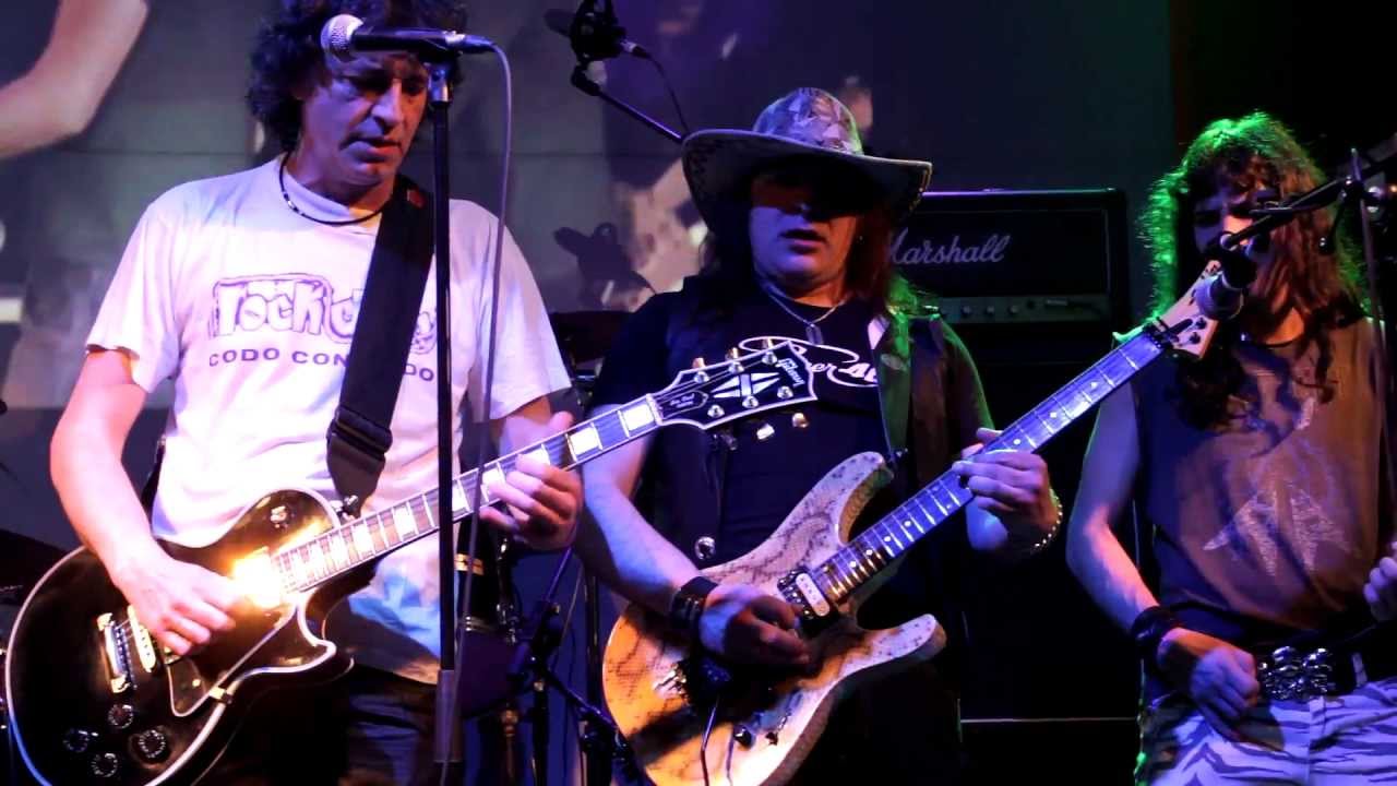 Siempre estás allí Homenaje a Sáez YouTube