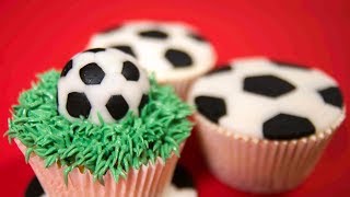 Football Cupcakes - 2 ideas to make perfect Football Balls out of Sugarpaste