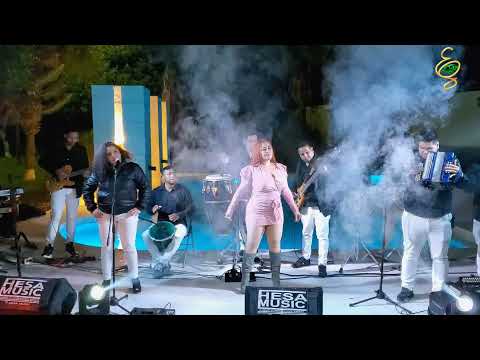 Una hoja en blanco Esmeralda Orozco en vivo