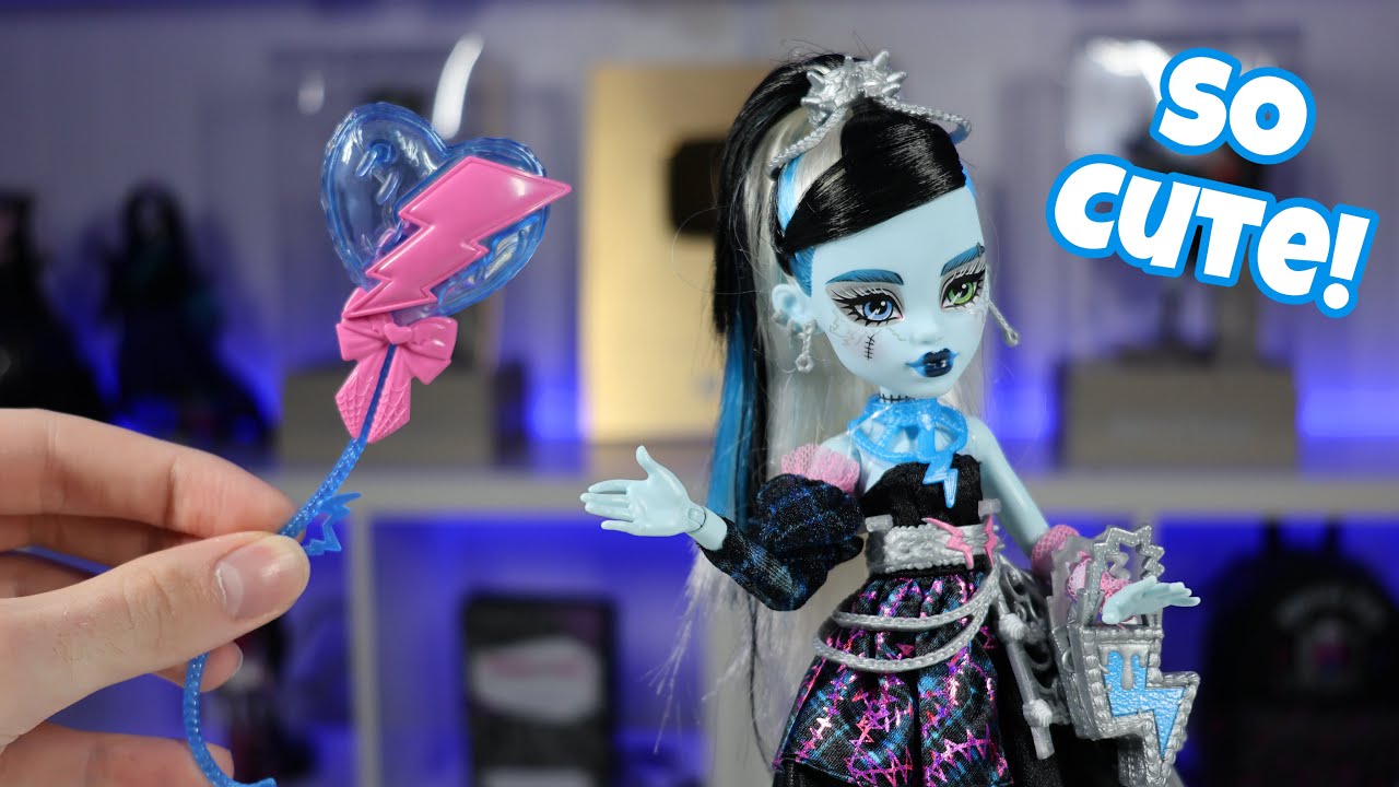 Monster High Scary Sweet Birthday Frankie Stein doll Unboxing!