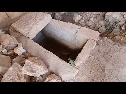 Аккале  Белый замок с  огромной цистерной, дворцом и винтовой лестницей