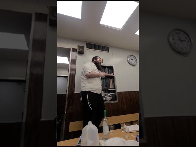 הבחורים ב770 רוקדים ראש חודש כסלו | The Bochurim in 770 dance Rosh Chodesh Kislev