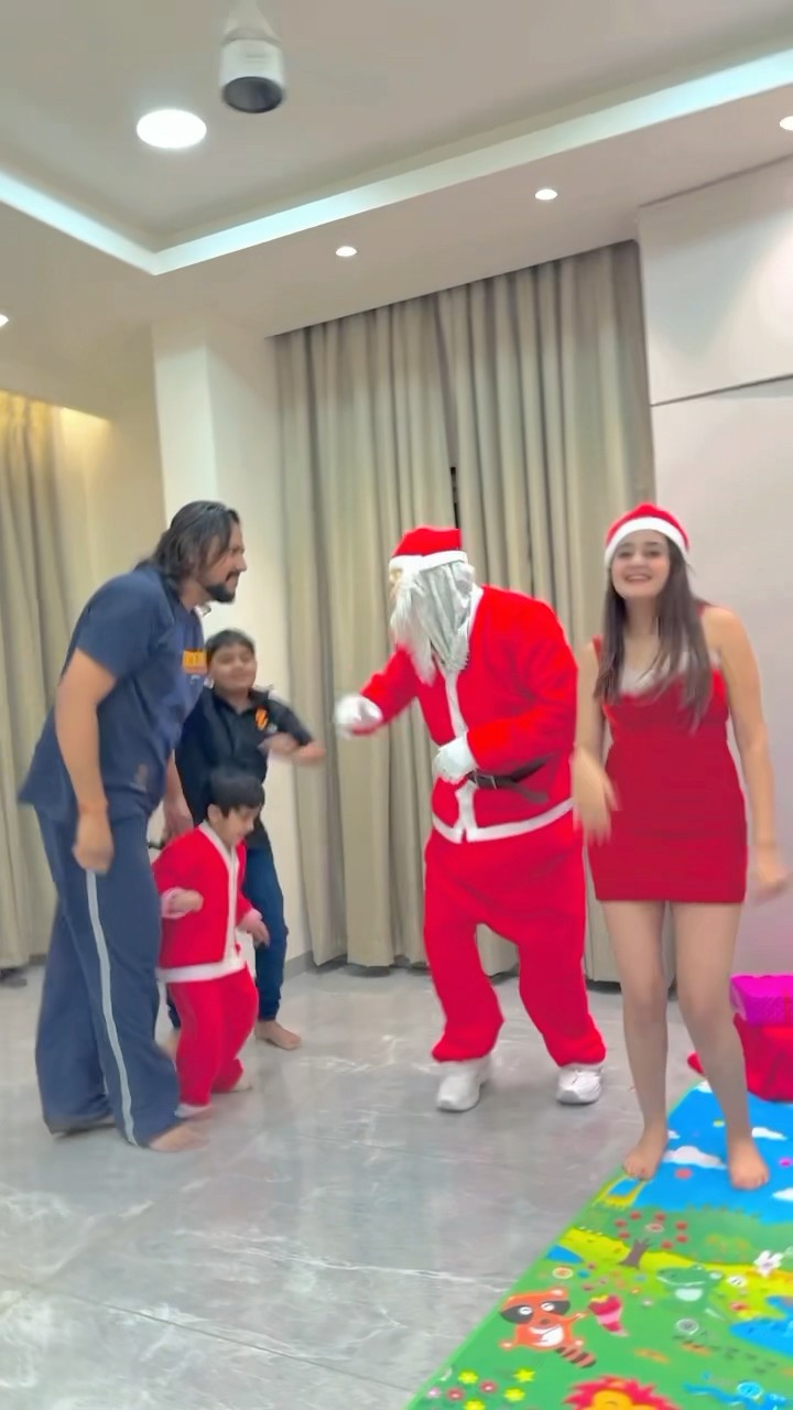 Thappar pad dena Merry #christmas #bindasskavya @Shorts#shorts