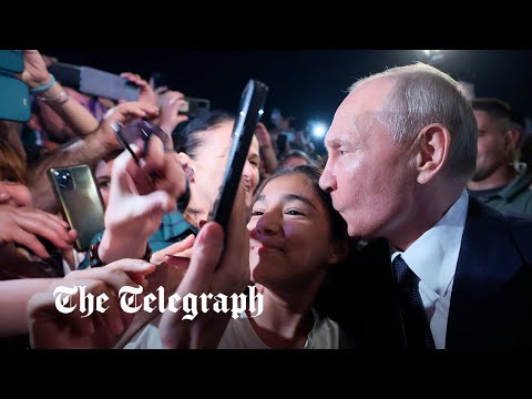 Putin meets adoring crowd on Dagestan visit