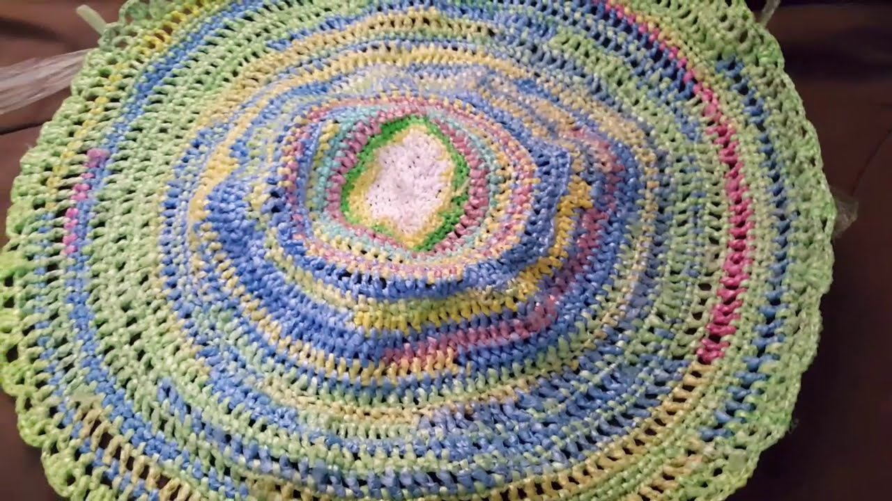 Como hacer  tapete  con bolsas plásticas de reciclaje.