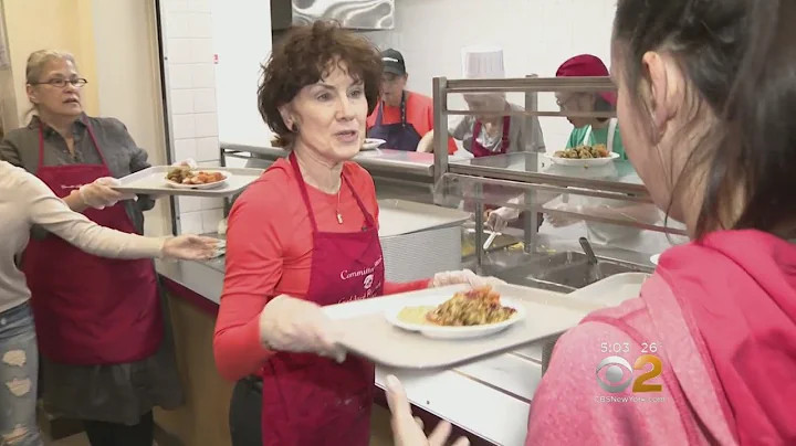 Hundreds Volunteer For NYC Thanksgiving Lunch