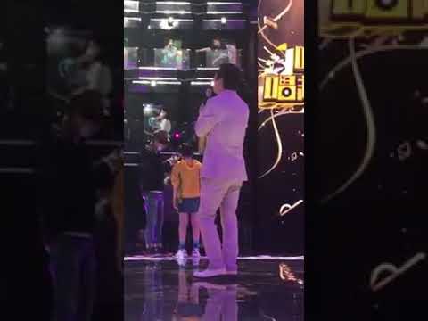费玉清 休息时为歌迷清唱 20180426南京