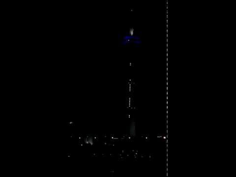 뒤셀도르프 라인타워 조명 속에 숨겨진 의미