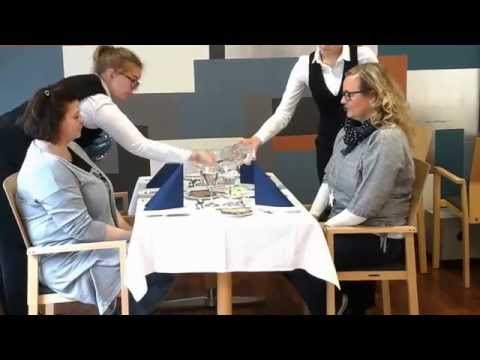 Video: Kuinka Palvella Ravintolassa