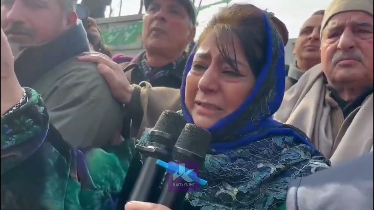 Президент партии PDP Мехбуба Муфти растрогалась, вспоминая муфтия Мохаммеда Саида.