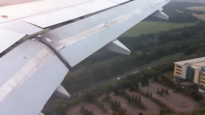 Wizz Air Airbus A320 landing at London - Luton airport [HD]