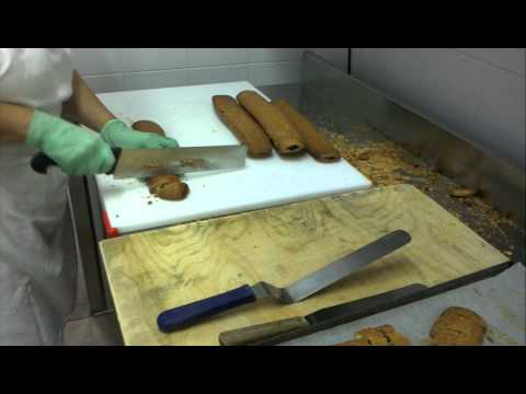 taglio cantucci biscotti toscani sapori lagonero