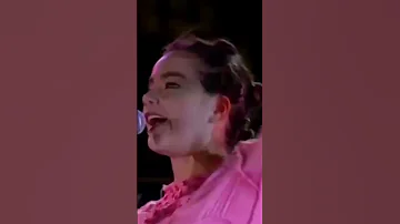 Björk : Big Time Sensuality (Live Mini Clip) 1994