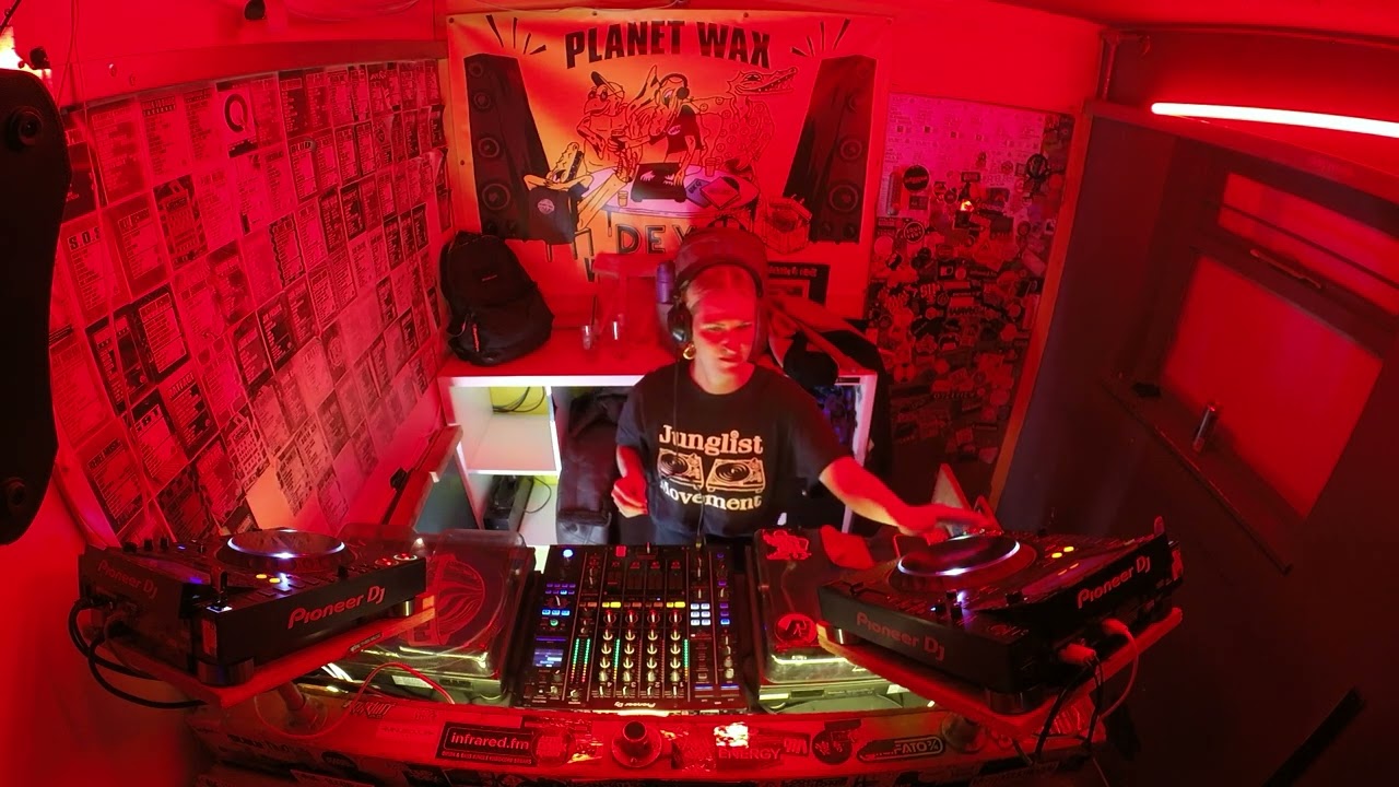 Emma G // 50-min DJ set ~ Drum & Bass - YouTube
