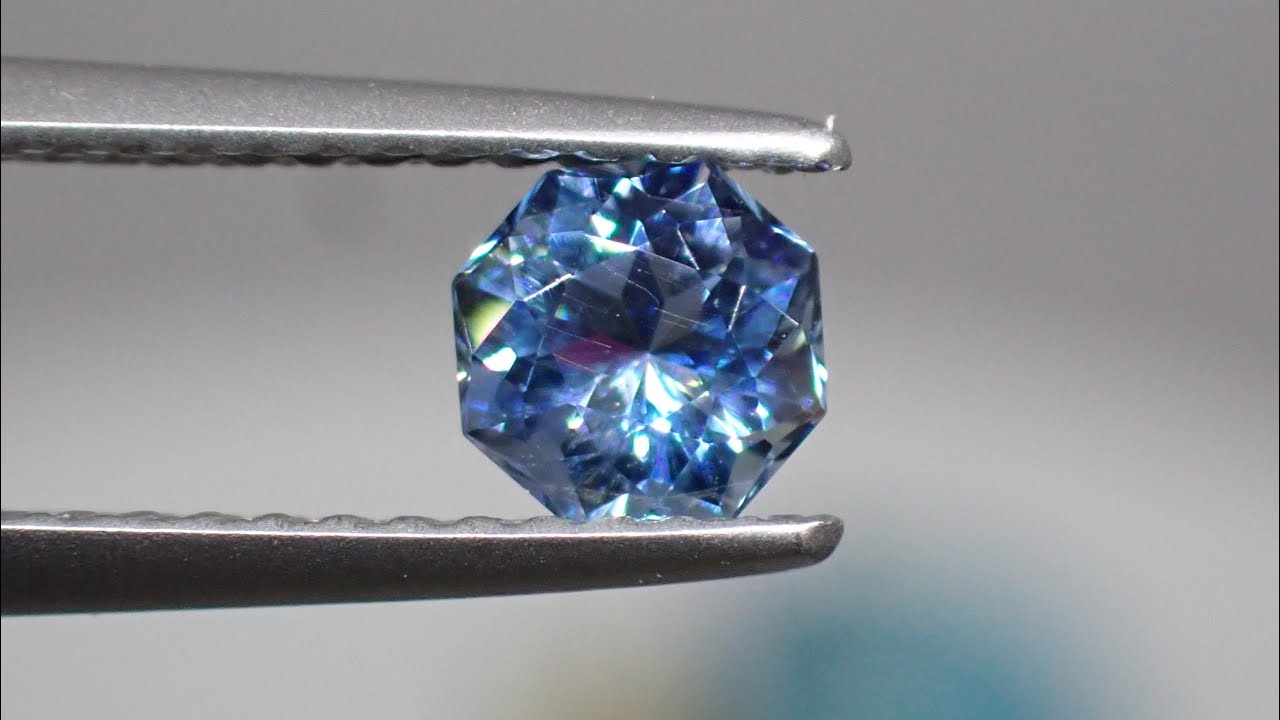 3兆円カット！？光る魚群やインクル☆多色性◎アクアマリン 0.376ct