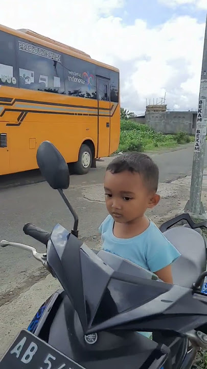 Bus telolet basuri v3 slowmo #busmania #busmalam #bus