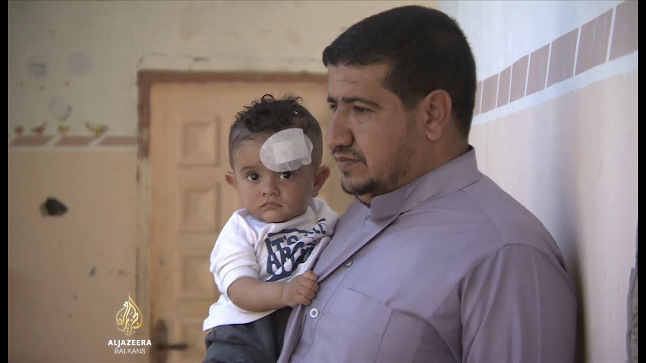 غزة: مواطنون ينوحون على القتلى ويزيلون الأنقاض