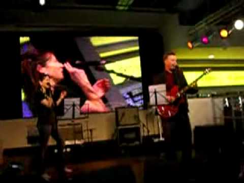 KT Tunstall and Billy Bragg | I Predict a Riot