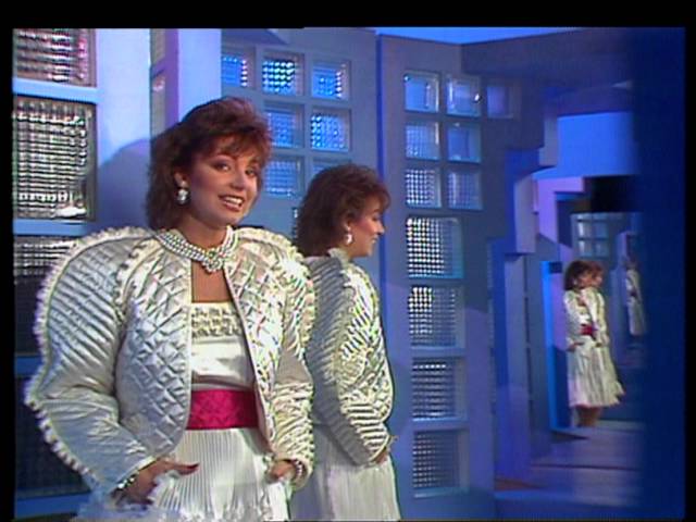 Jerney Kaagman - Running Away From Love - YouTube