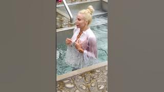 WinSWIM #137 Ice BATH in bikini КРЕЩЕНИЕ del BAUTISMO de BATISMO EPIPHANY #swimming Baptism  #alaska
