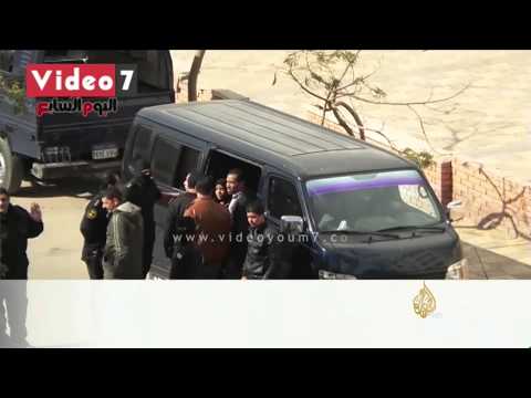 جنايات القاهرة تتنحى عن نظر قضية 70 طالبا وطالبة
