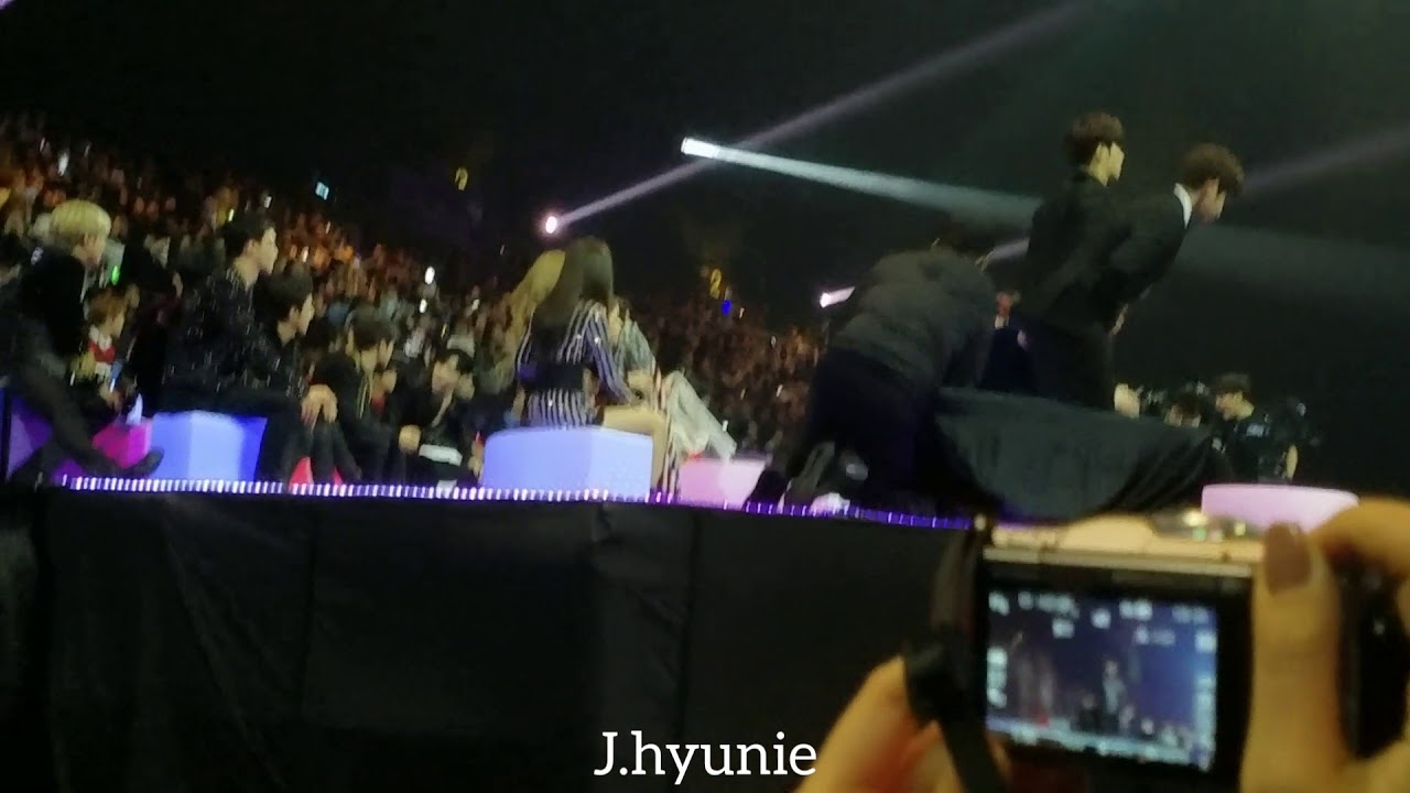 20171201 EXO RED VELVET NCT127 & GOT7 REACTION TO WANNAONE WINNING BEST MALE GROUP