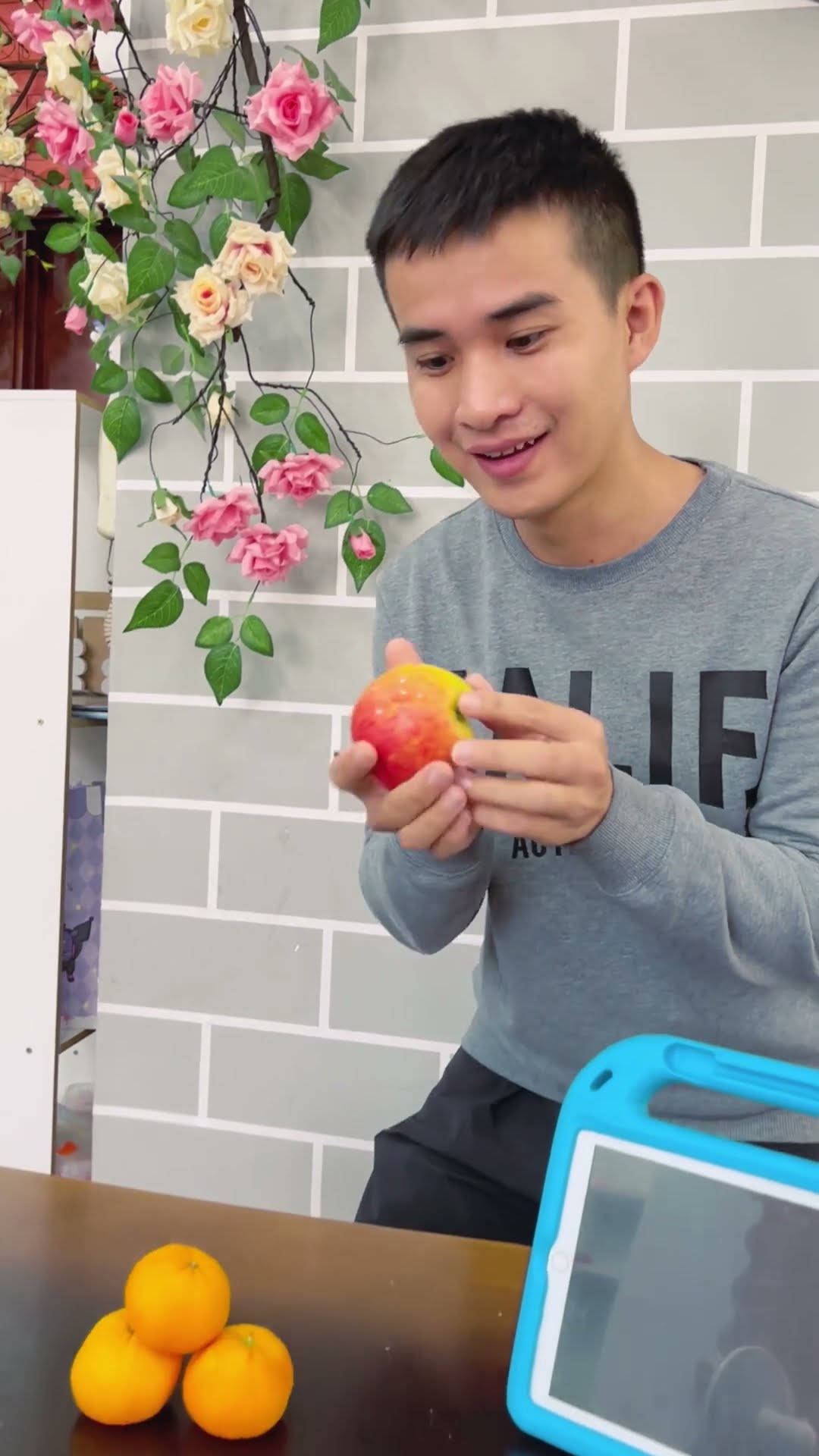 Su Hao comedy: He can only eat fruit ?