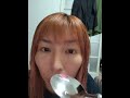 下手くそなマツエクで下がりまくったまつげをスプーンで上げます！！ハンドパワー！！