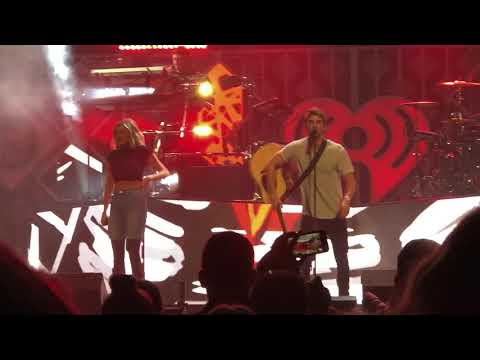 The Chainsmokers & Kelsea Ballerini - This Feeling - 2018-12-03 - KDWB Jingle Ball; St Paul
