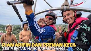 Rian Arifin and Little Thug Paraglide in the Pacu Jalur Final!