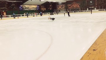 Figure skating cantilever