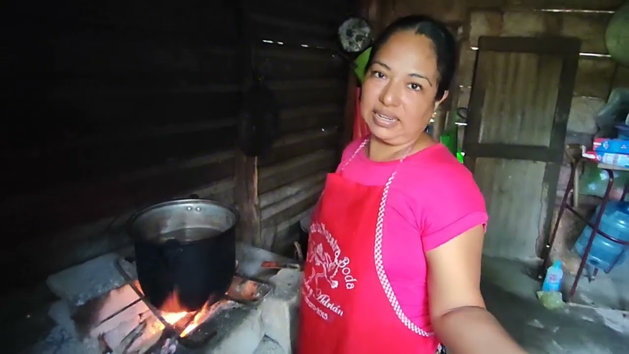 Este video es el Tercer video que grabé con mi mamá Siempre trabajando 🥺❤️