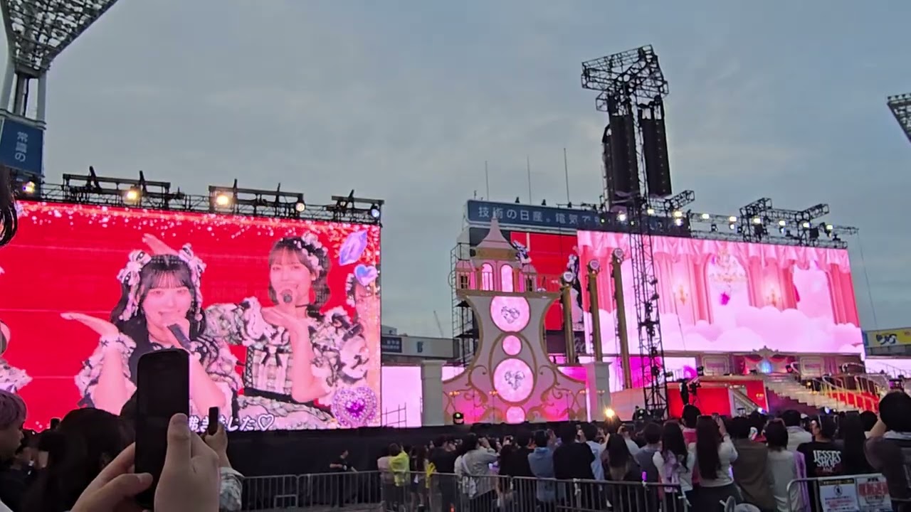 LOVE 8th ANNIVERSARY PREMIUM CONCERT - YouTube