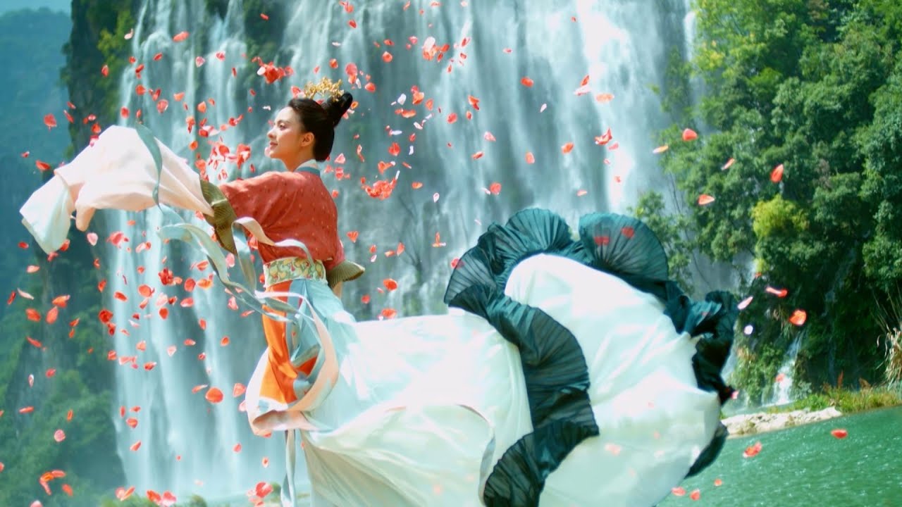 ⁣Traditional hanfu clothes reflect the history of Chinese civilization