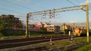 11/4/2020 台鐵 7501次 散裝貨列 中編 本務R28柴電機車 內壢通過/Taiwan EMD G12 leading freight cars