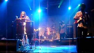 Video thumbnail of "TWINKLE BROTHERS - Breaking Down The Barriers (live Sá da Bandeira OPORTO)"