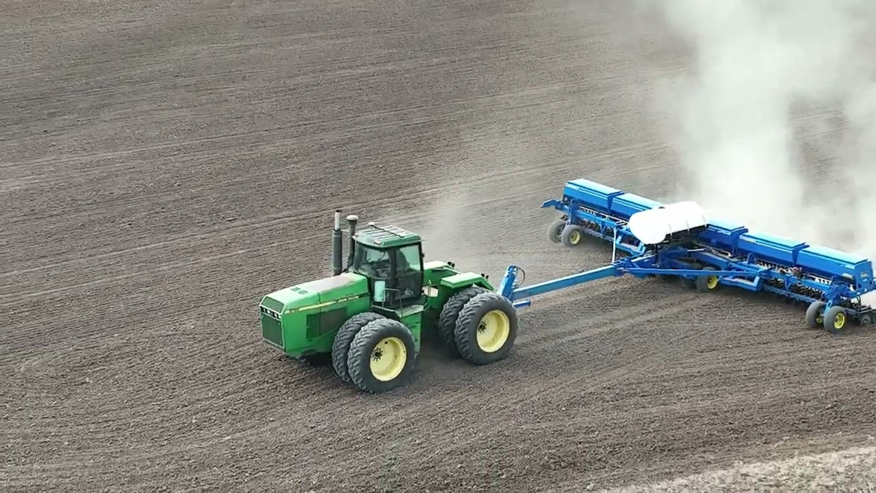 John Deere 8760 sowing wheat with FJD autosteer (WAAS)