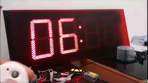 Reloj fechador con temperatura y alarmas diarias