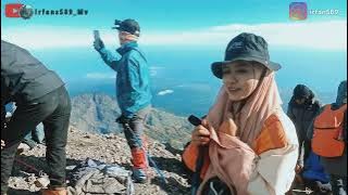 ada cinta di gunung Rinjani 😍