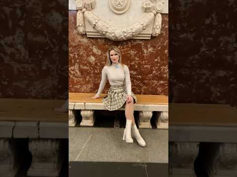 У вас там в метро все модели чтоль? Откуда набираете таких?! #izmetro #изметро #shortsmetro