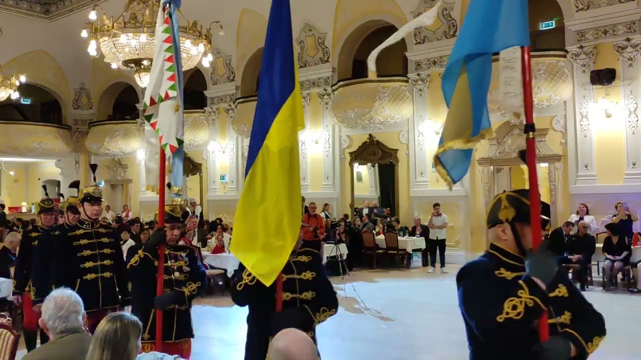 Huszárbál a Fekete Sasban 2026 a zászlók bevitele